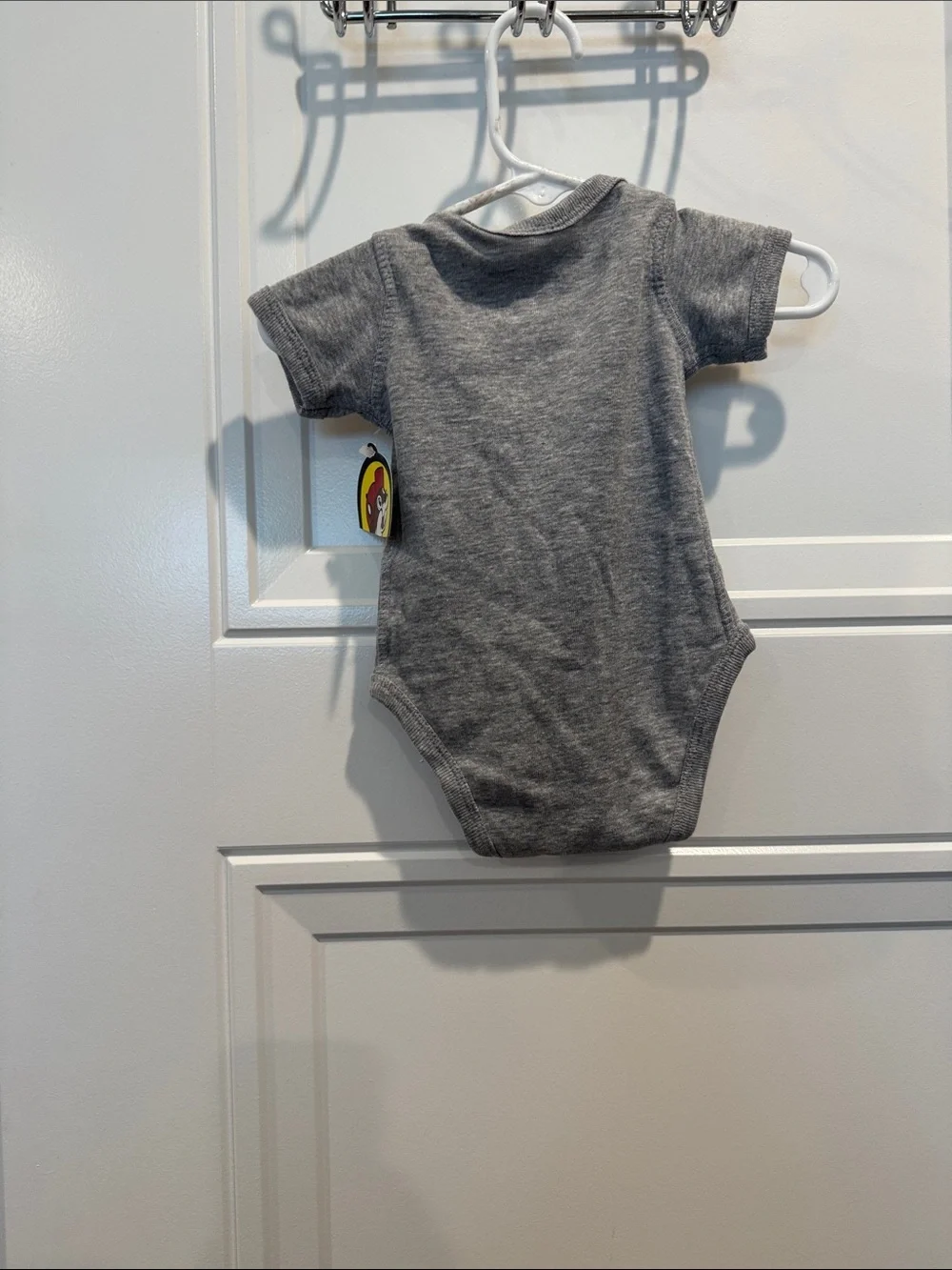 Bucee’s Gray 'I'm Pretty Fly' Graphic Baby One-Piece Bodysuit